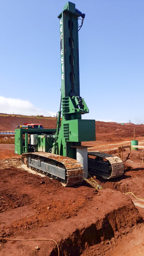 Hammer da Geoteste. Hammer da Geoteste executando ensaio PDA em estaca.